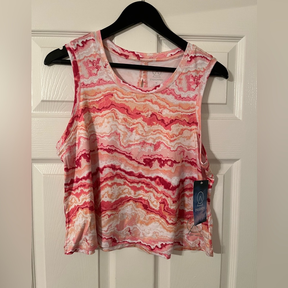 🐠Enlighten. Mid-Drift Top. Size M.
